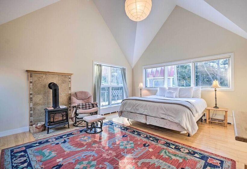 Spacious Phippsburg Home W/ Oceanfront Views