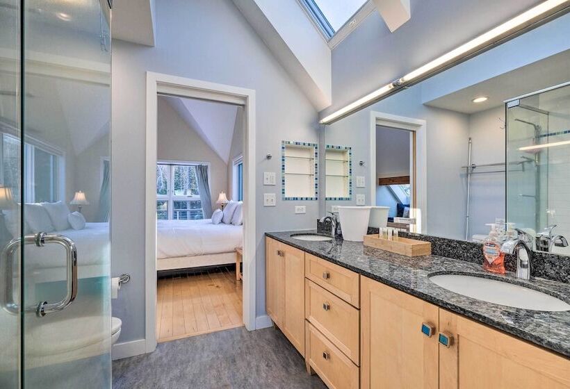 Spacious Phippsburg Home W/ Oceanfront Views