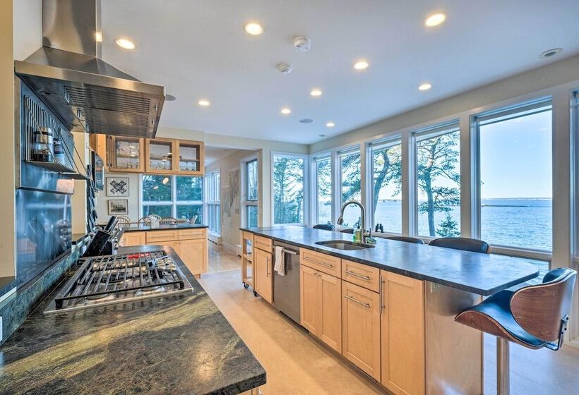 Spacious Phippsburg Home W/ Oceanfront Views