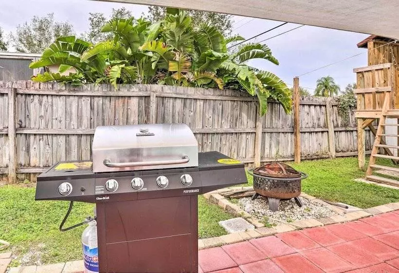 Sun Kissed Largo Escape: Private Pool & Patio