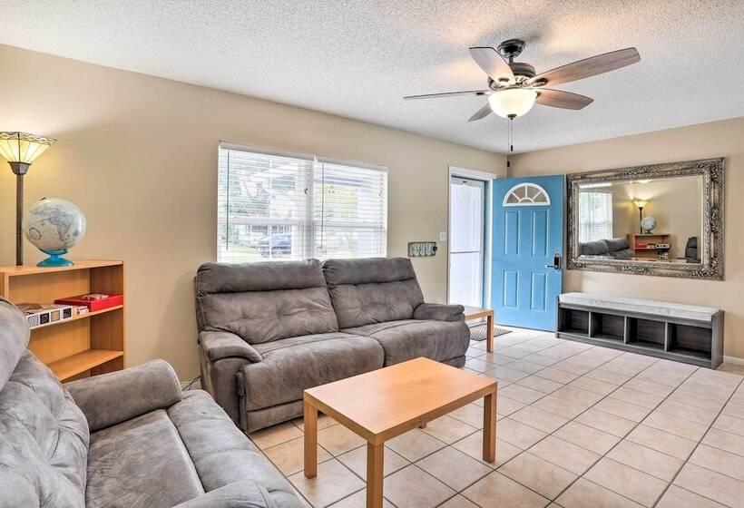 Sun Kissed Largo Escape: Private Pool & Patio