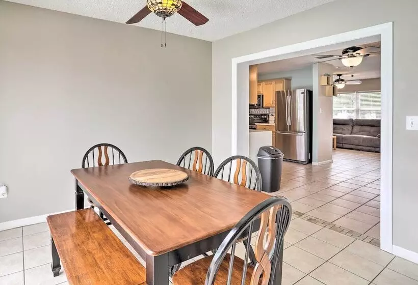 Sun Kissed Largo Escape: Private Pool & Patio