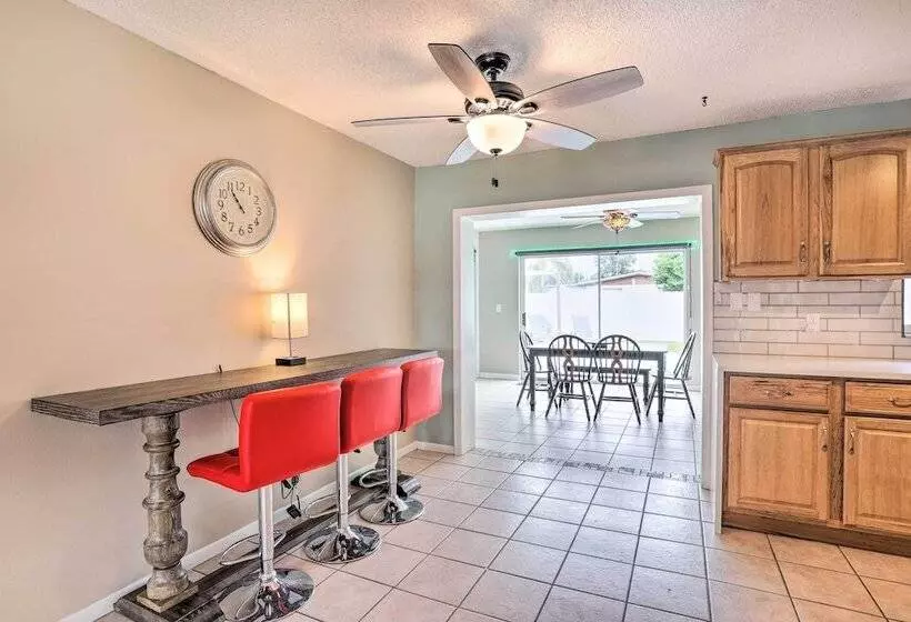 Sun Kissed Largo Escape: Private Pool & Patio