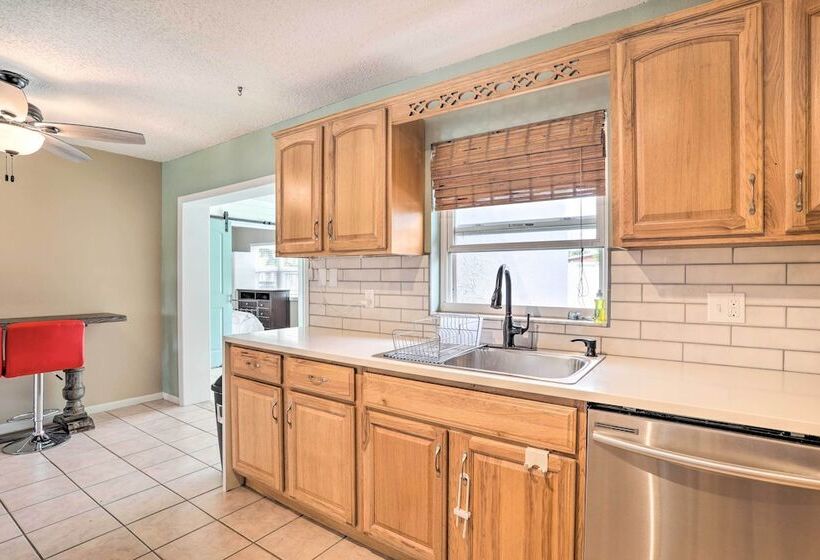 Sun Kissed Largo Escape: Private Pool & Patio