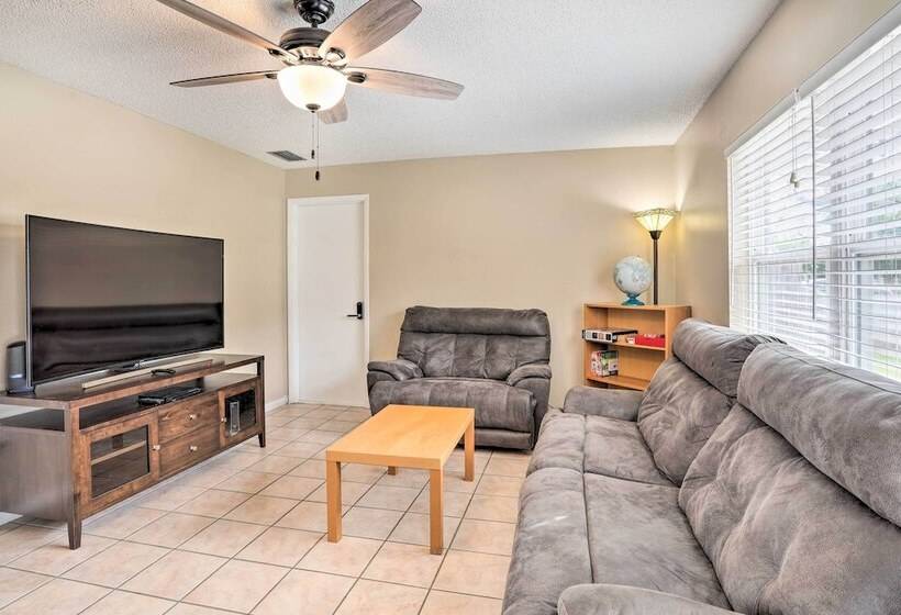 Sun Kissed Largo Escape: Private Pool & Patio