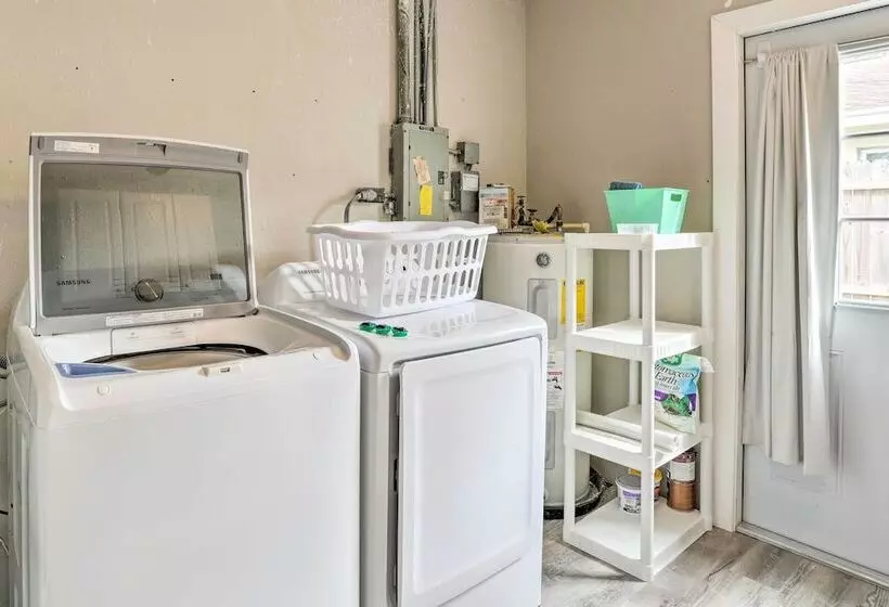 Sun Kissed Largo Escape: Private Pool & Patio