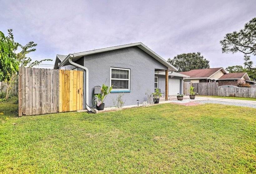 Sun Kissed Largo Escape: Private Pool & Patio