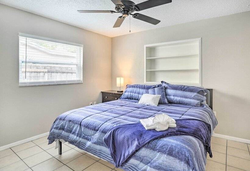 Sun Kissed Largo Escape: Private Pool & Patio