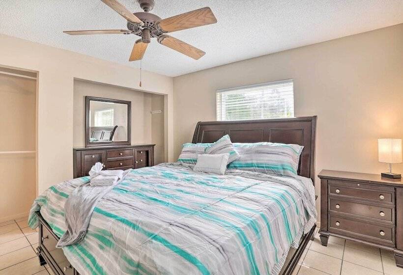 Sun Kissed Largo Escape: Private Pool & Patio