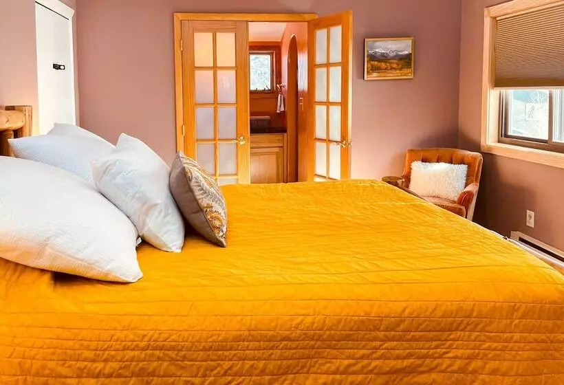 Sunlight Mountain Home W/ Hot Tub & View!