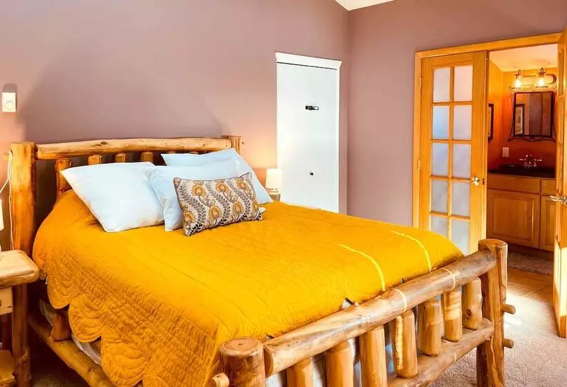 Sunlight Mountain Home W/ Hot Tub & View!