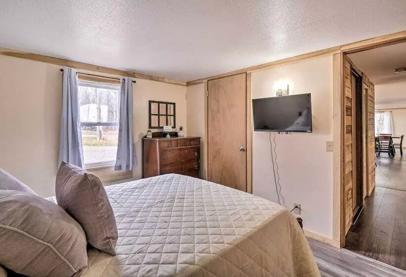 Take 5 Relax, Rest, Refresh  With Yard & Pond!