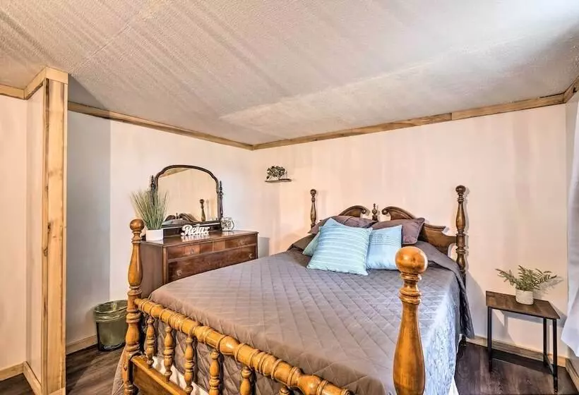 Take 5 Relax, Rest, Refresh  With Yard & Pond!