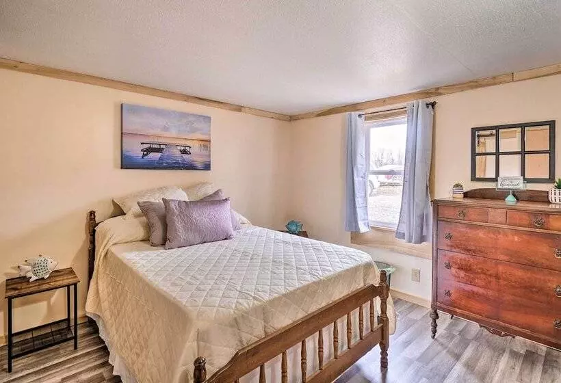 Take 5 Relax, Rest, Refresh  With Yard & Pond!