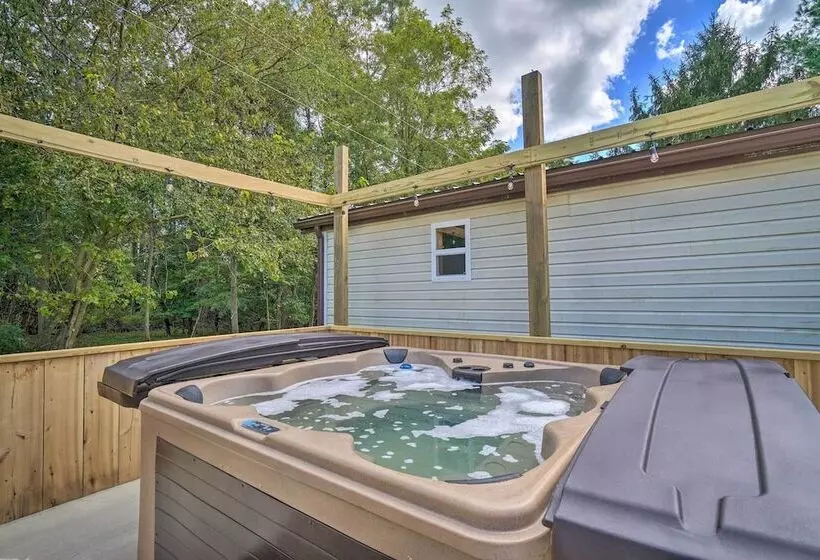 Take 5 Relax, Rest, Refresh  With Yard & Pond!