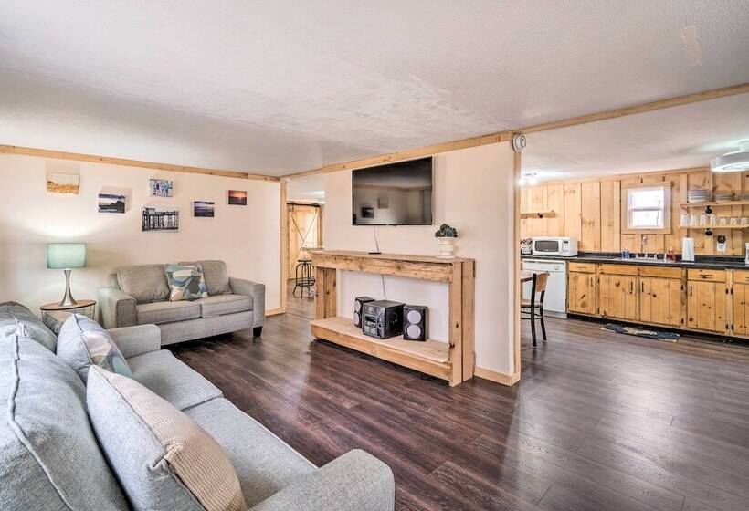 Take 5 Relax, Rest, Refresh  With Yard & Pond!