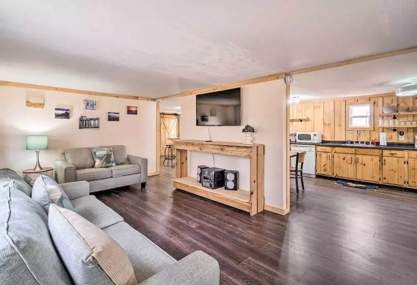 Take 5 Relax, Rest, Refresh  With Yard & Pond!