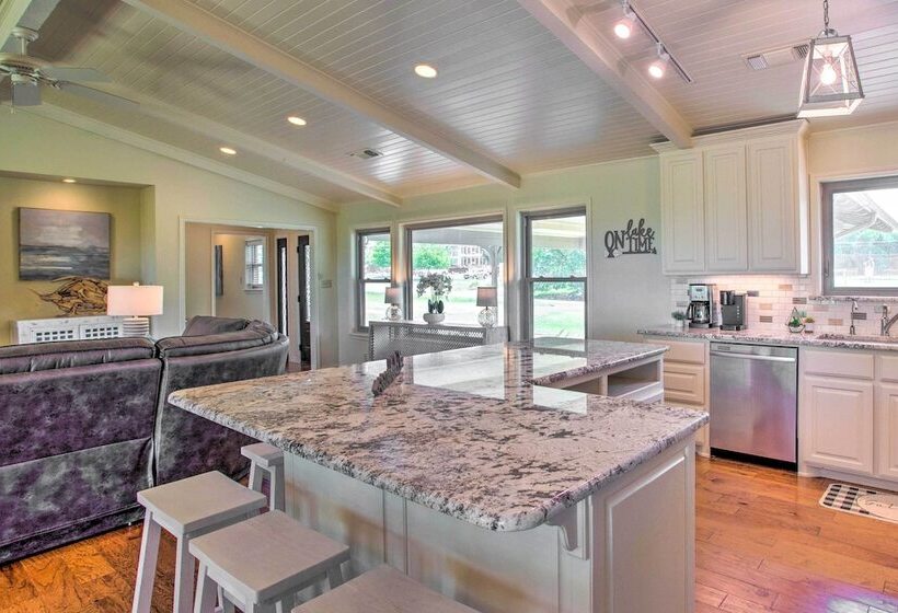 Lake View Tangled At Texoma Home W/ Hot Tub!