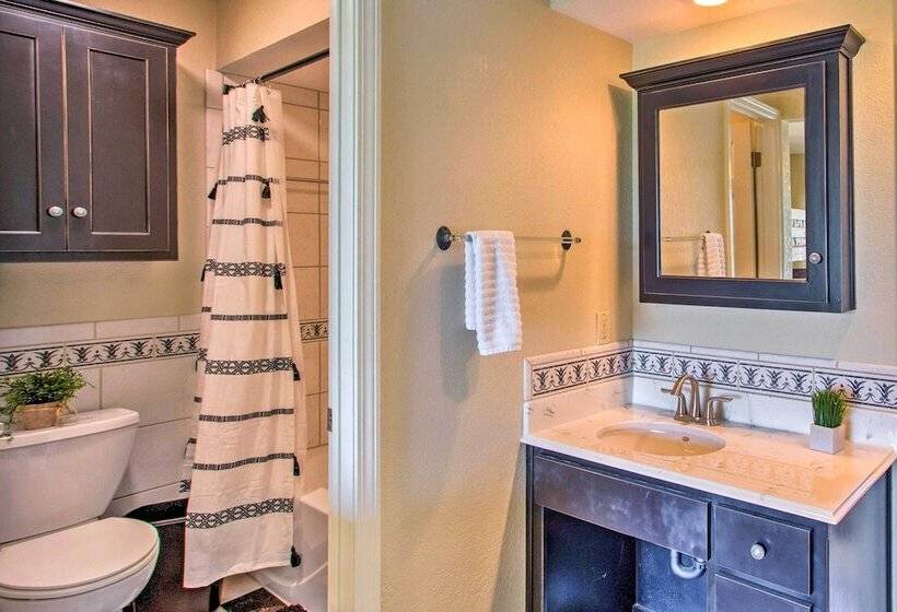 Lake View Tangled At Texoma Home W/ Hot Tub!