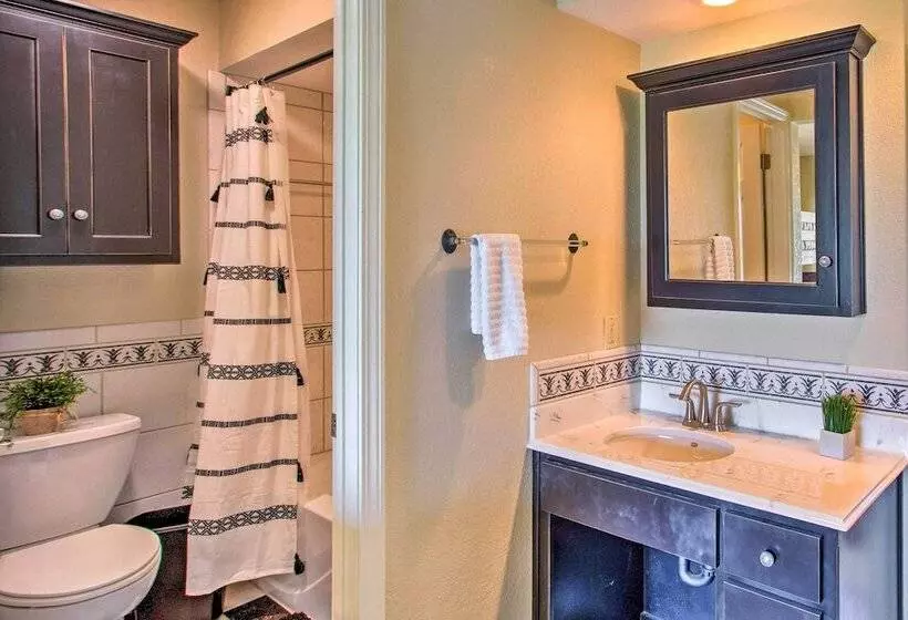 Lake View Tangled At Texoma Home W/ Hot Tub!