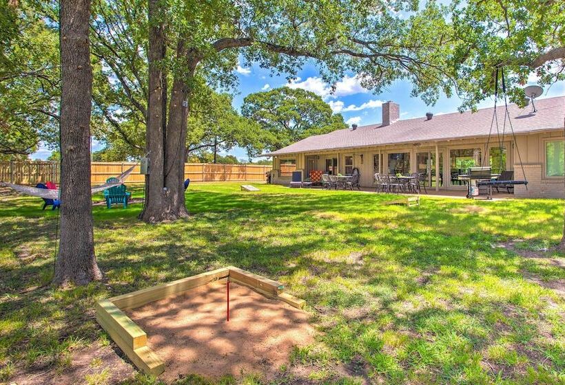 Lake View Tangled At Texoma Home W/ Hot Tub!