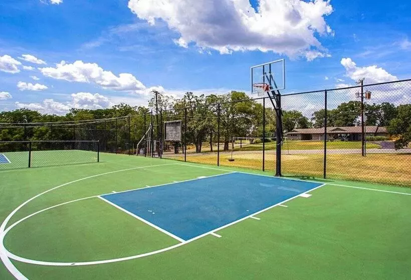Lake View Tangled At Texoma Home W/ Hot Tub!