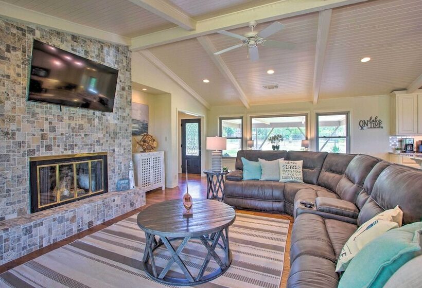 Lake View Tangled At Texoma Home W/ Hot Tub!