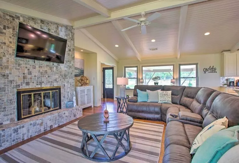 Lake View Tangled At Texoma Home W/ Hot Tub!