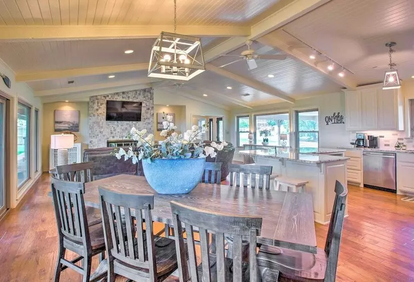 Lake View Tangled At Texoma Home W/ Hot Tub!