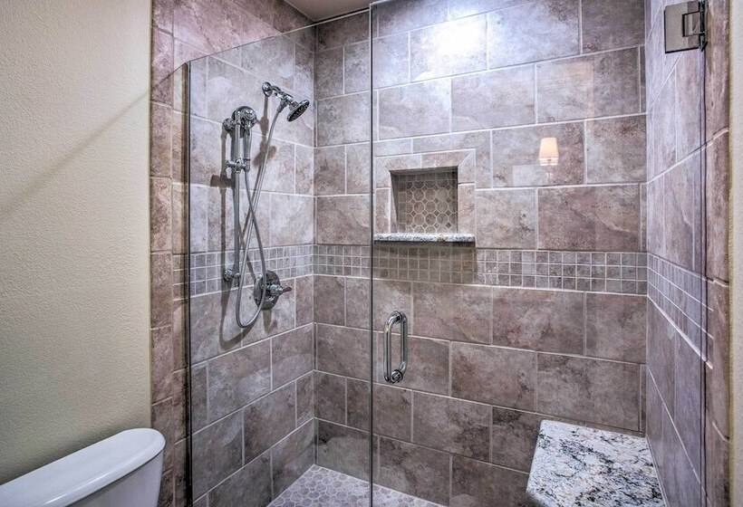 Lake View Tangled At Texoma Home W/ Hot Tub!