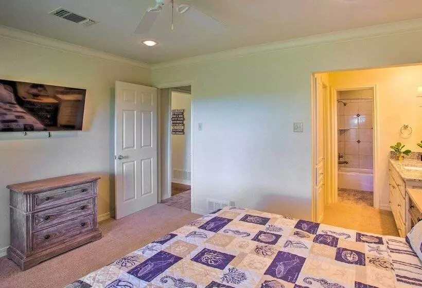 Lake View Tangled At Texoma Home W/ Hot Tub!