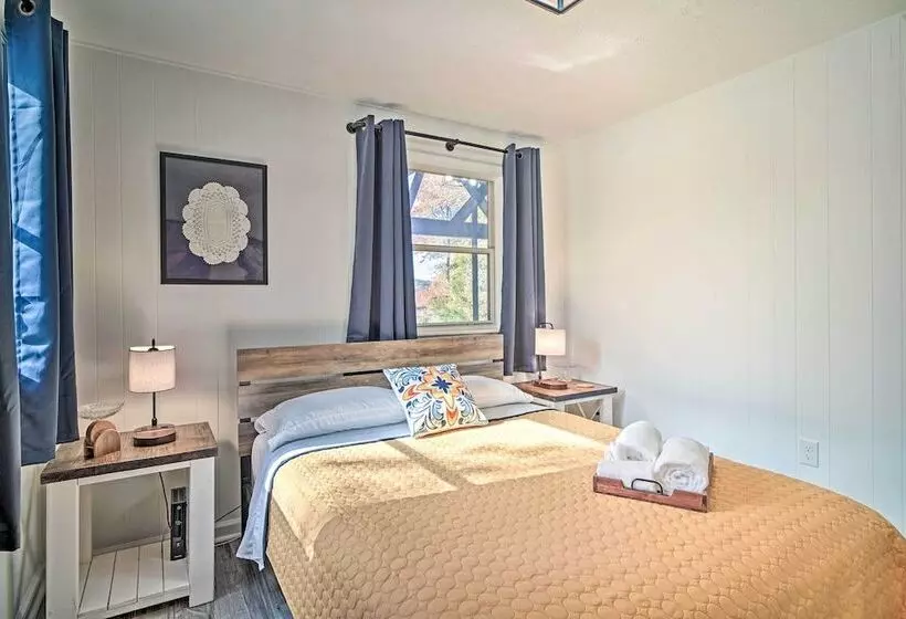 Ten Mile Home On Watts Bar Lake W/ 2 Docks!