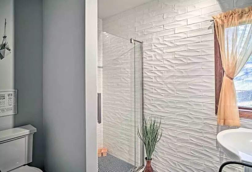 Ten Mile Home On Watts Bar Lake W/ 2 Docks!