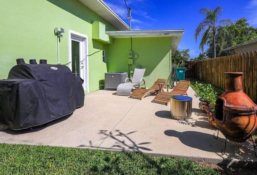 Tropical Naples Home Rental W/ Yard Near Beaches!