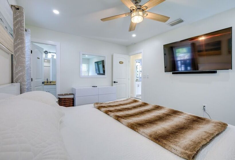 Tropical Naples Home Rental W/ Yard Near Beaches!