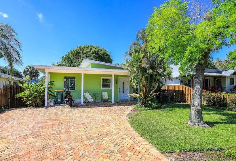 Tropical Naples Home Rental W/ Yard Near Beaches!