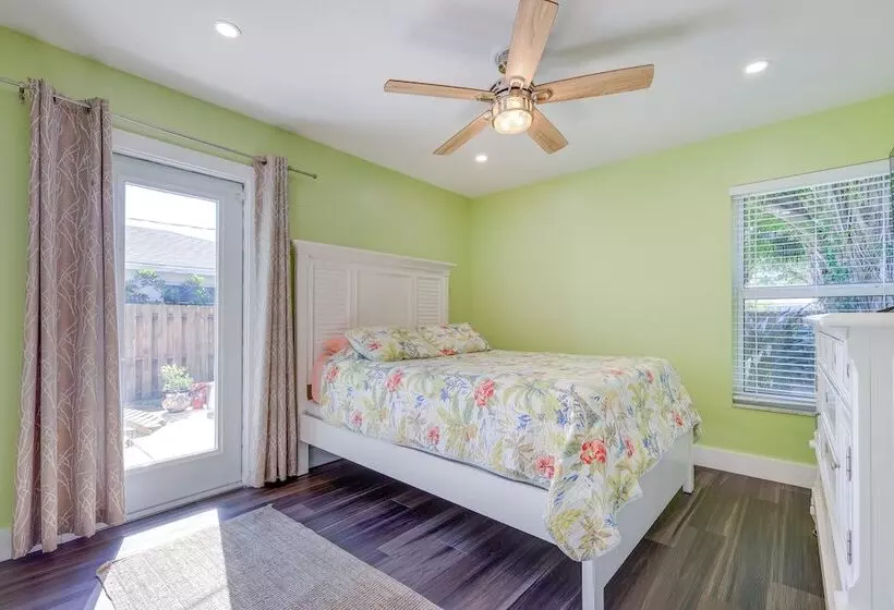 Tropical Naples Home Rental W/ Yard Near Beaches!