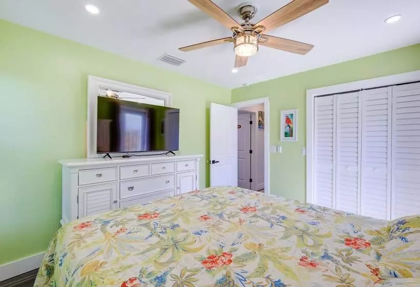 Tropical Naples Home Rental W/ Yard Near Beaches!