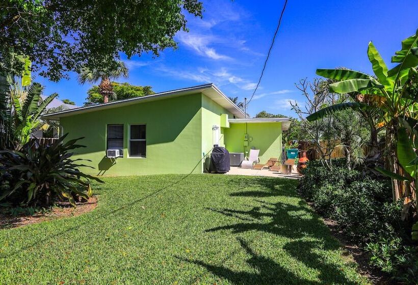 Tropical Naples Home Rental W/ Yard Near Beaches!