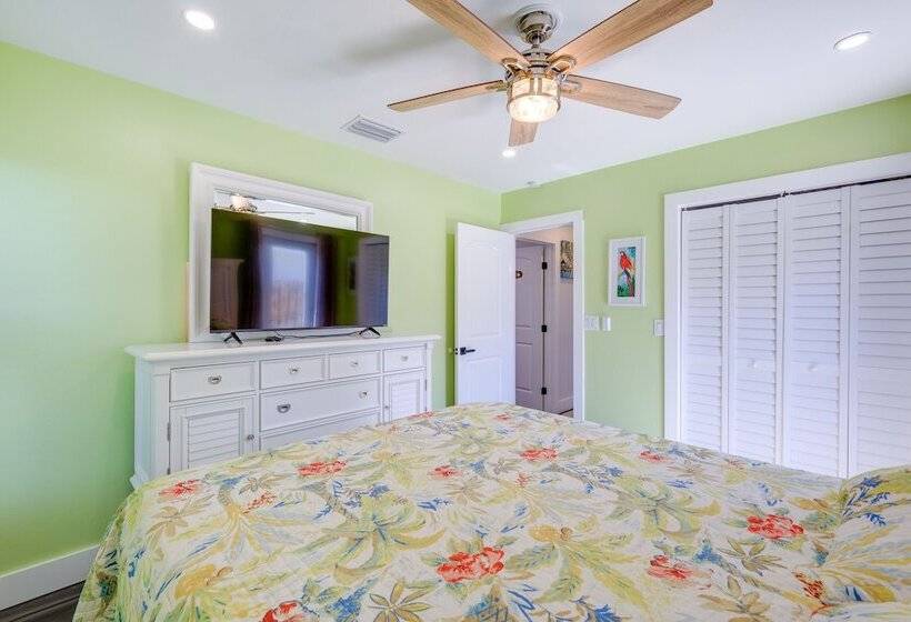 Tropical Naples Home Rental W/ Yard Near Beaches!