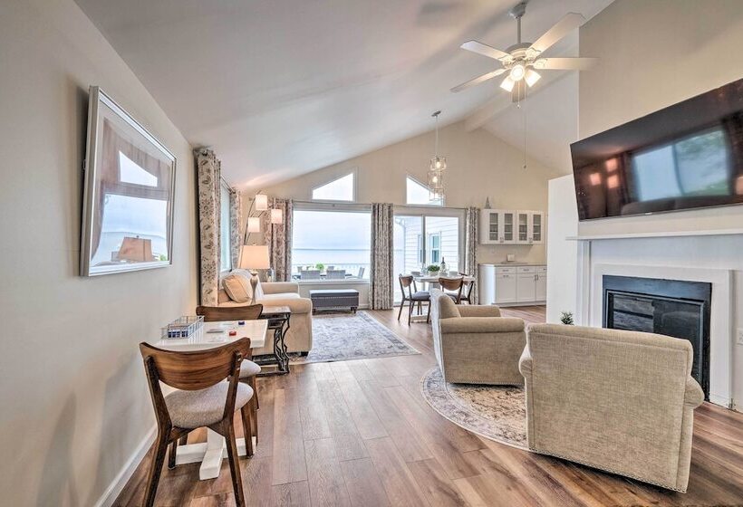 Waterfront Cottage W/ Private Beach + Deck!