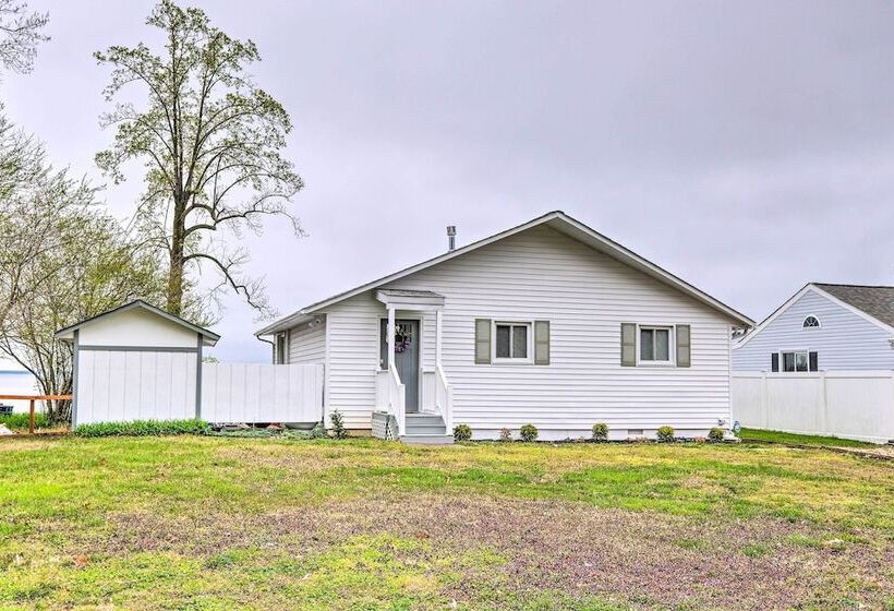 Waterfront Cottage W/ Private Beach + Deck!