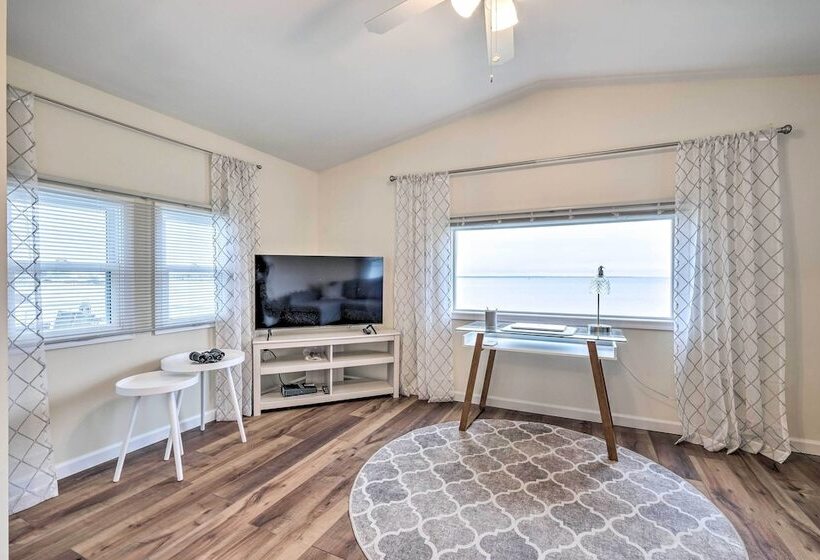 Waterfront Cottage W/ Private Beach + Deck!