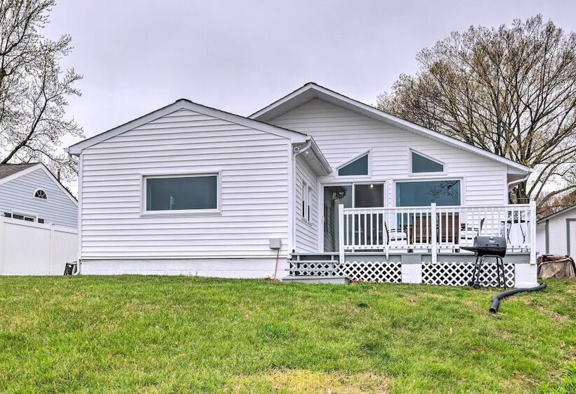 Waterfront Cottage W/ Private Beach + Deck!