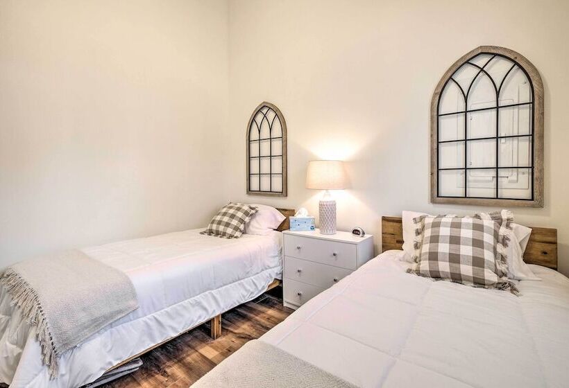 Waterfront Cottage W/ Private Beach + Deck!