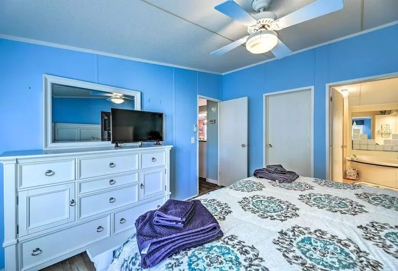 Atlantic Beach Home W/ Decks & Fire Pit