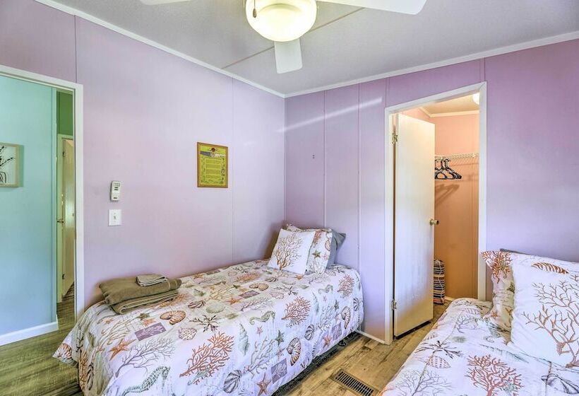 Atlantic Beach Home W/ Decks & Fire Pit