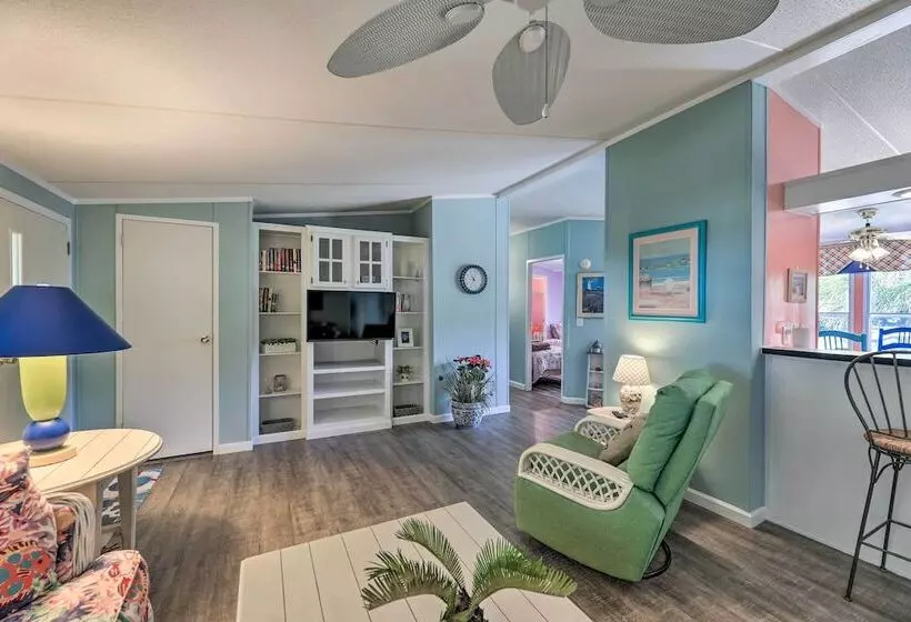 Atlantic Beach Home W/ Decks & Fire Pit