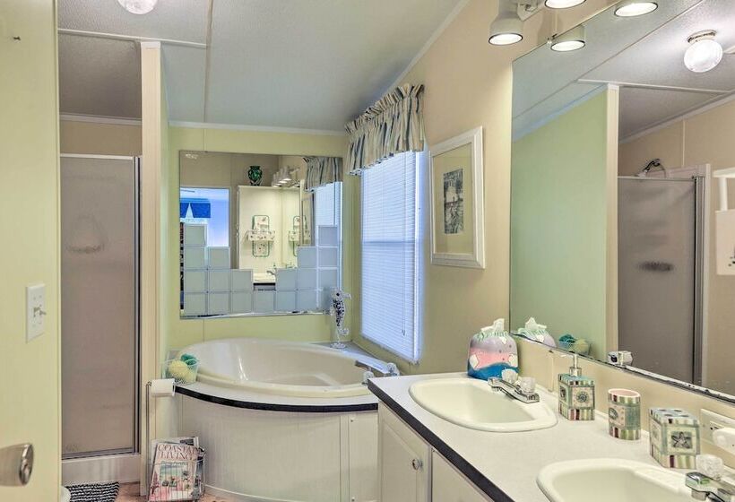 Atlantic Beach Home W/ Decks & Fire Pit