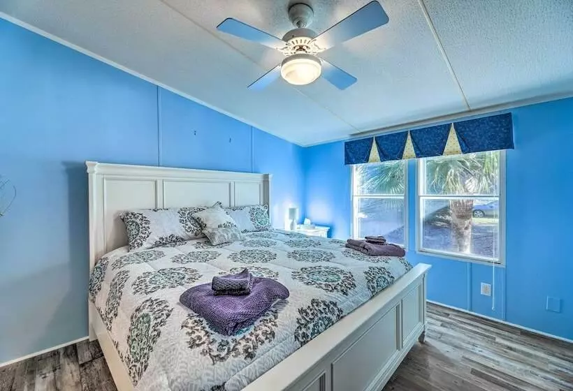 Atlantic Beach Home W/ Decks & Fire Pit